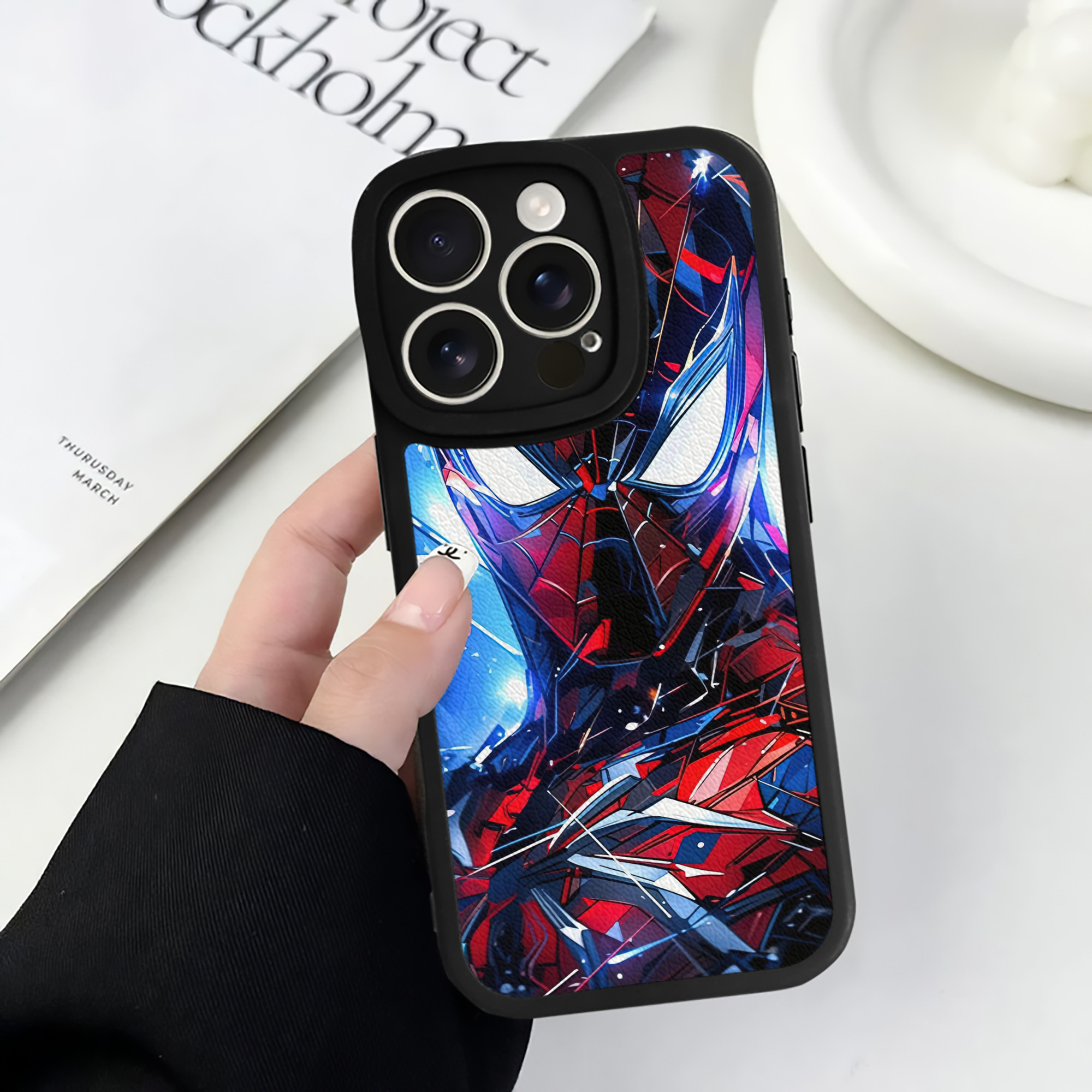 Spider Man スパイダーマン 【iPhone 16シリーズ対応】シリコンスマホケース（レザー調） 材質：シリコン
